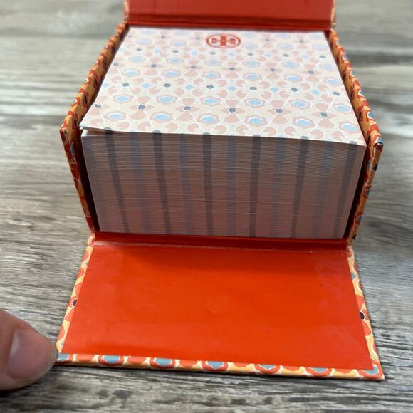 Tory Burch Designer Notepad in Signature Box - Picture 5 of 6